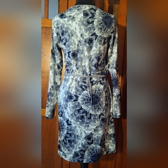 ♠️SIMPLY VERA women's long sleeve pull-over dress. Blue floral print. Size XS - Picture 4 of 8